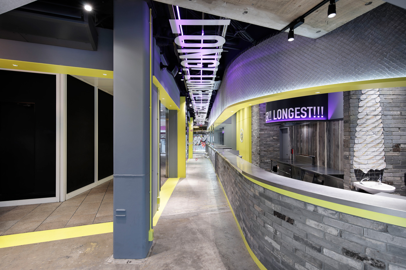 内装ギャラリーの「LONG!LONGER!!LONGEST!!!」店舗写真
