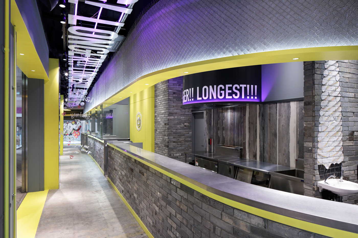 内装ギャラリーの「LONG!LONGER!!LONGEST!!!」店舗写真
