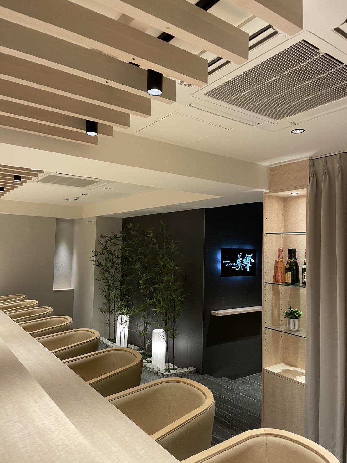 内装ギャラリーの「WARP」店舗写真