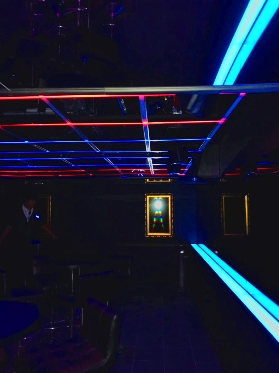 内装ギャラリーの「WARP」店舗写真